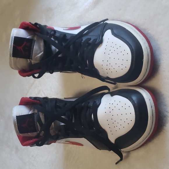 Nike Air Jordans 1 - Picture 2 of 10